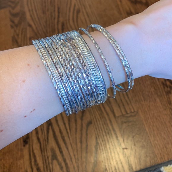 Bangle bracelet set - Picture 3 of 3